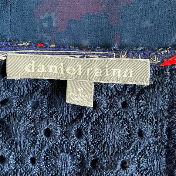 Daniel Rainn M Blouse Red Blue Geometric Lightweight Sleeveless V Neck Plunge - Picture 4 of 6